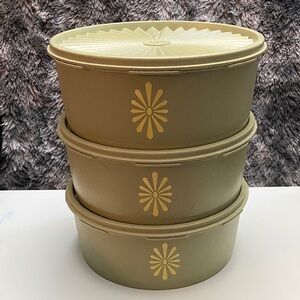 3 Vintage Tupperware
Round Storage Container Avocado
Green Starburst